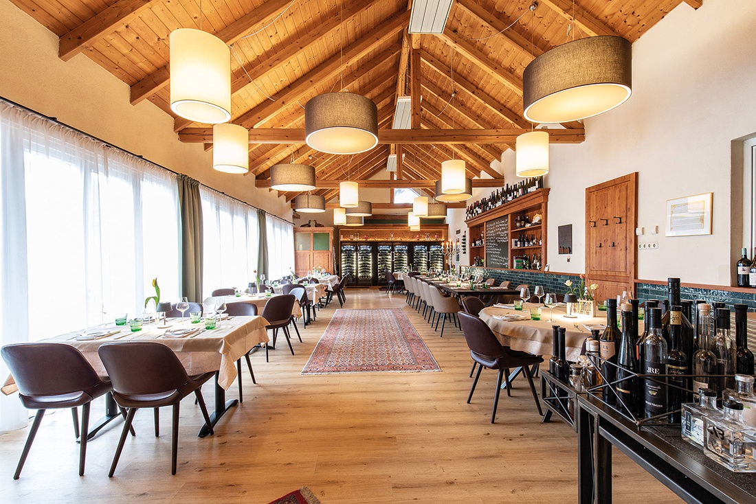 Zum fröhlichen Arbeiter – den Seewinkel auf dem Teller, die Welt im Keller